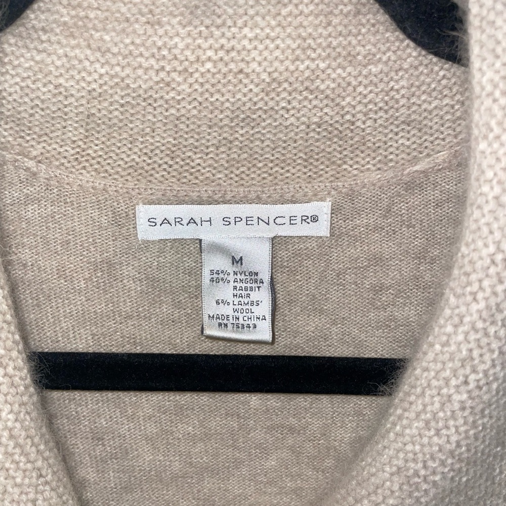 Sarah Spencer Angora/ Lambs wool blend v neck collared sweater size medium - Picture 3 of 3